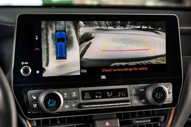 A rear view monitor display in the 2024 Grand Highlander vehicle.