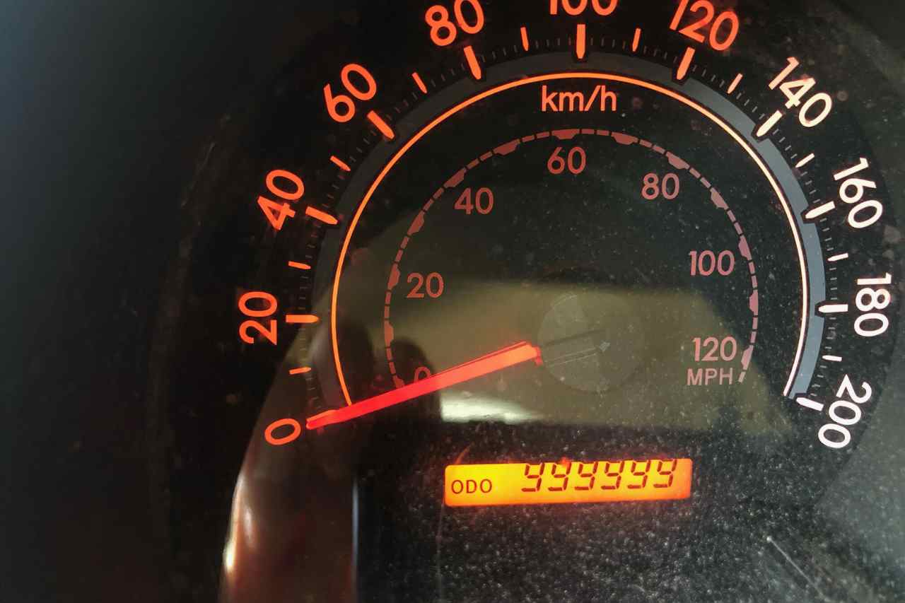A picture of Arthur's odometer on his Toyota truck, reading 999,999 kilometres. 