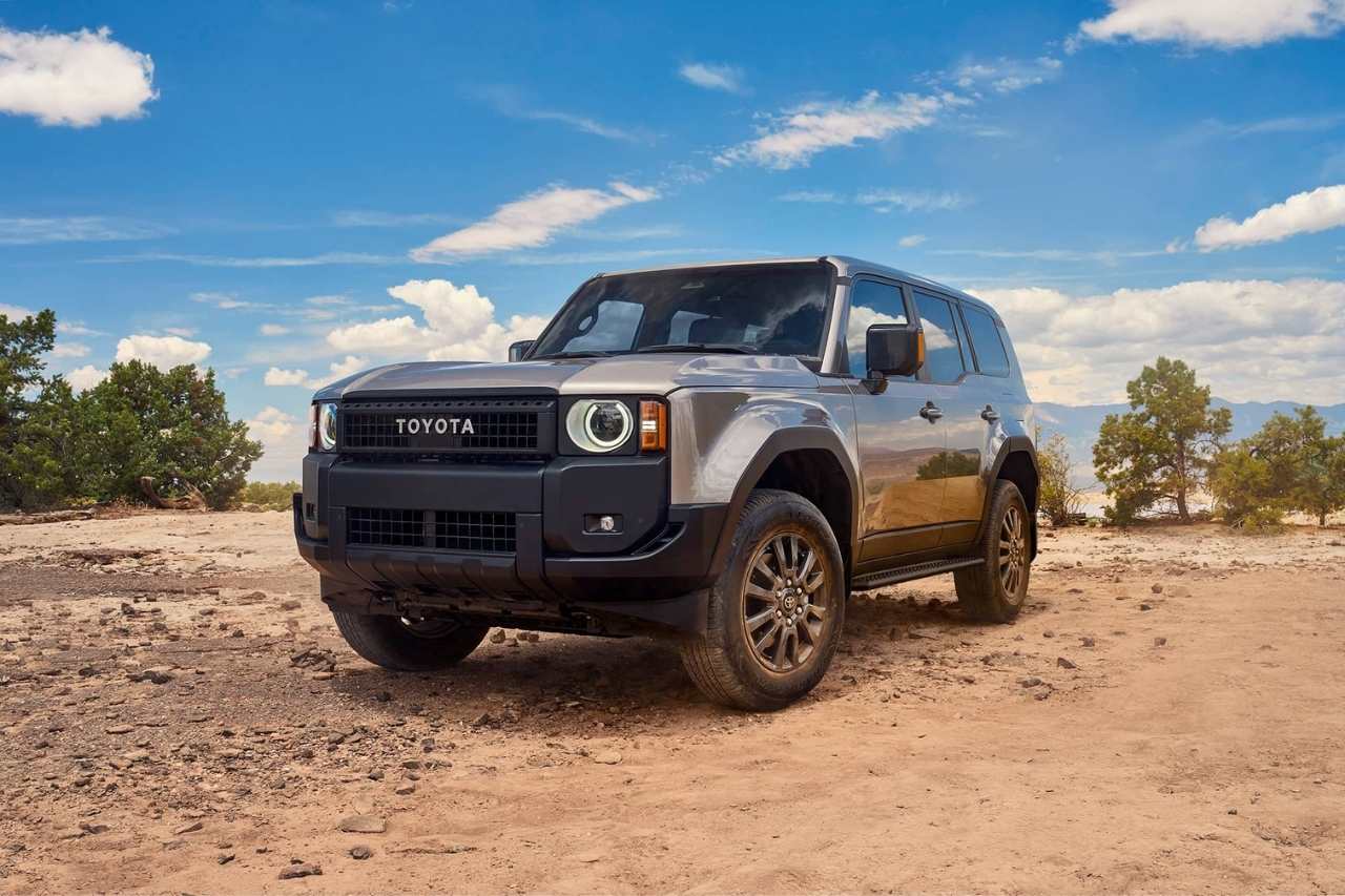 Toyota Land Cruiser vs Toyota 4Runner 3