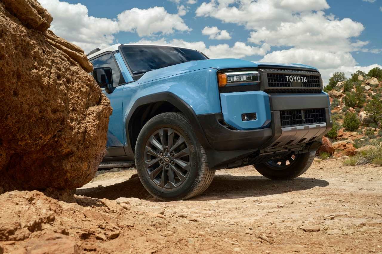 Toyota Land Cruiser vs Toyota 4Runner 5