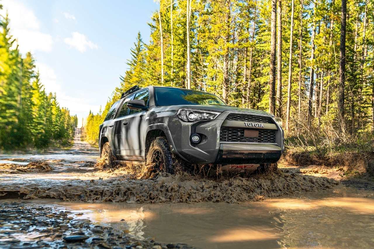 Toyota Land Cruiser vs Toyota 4Runner 6