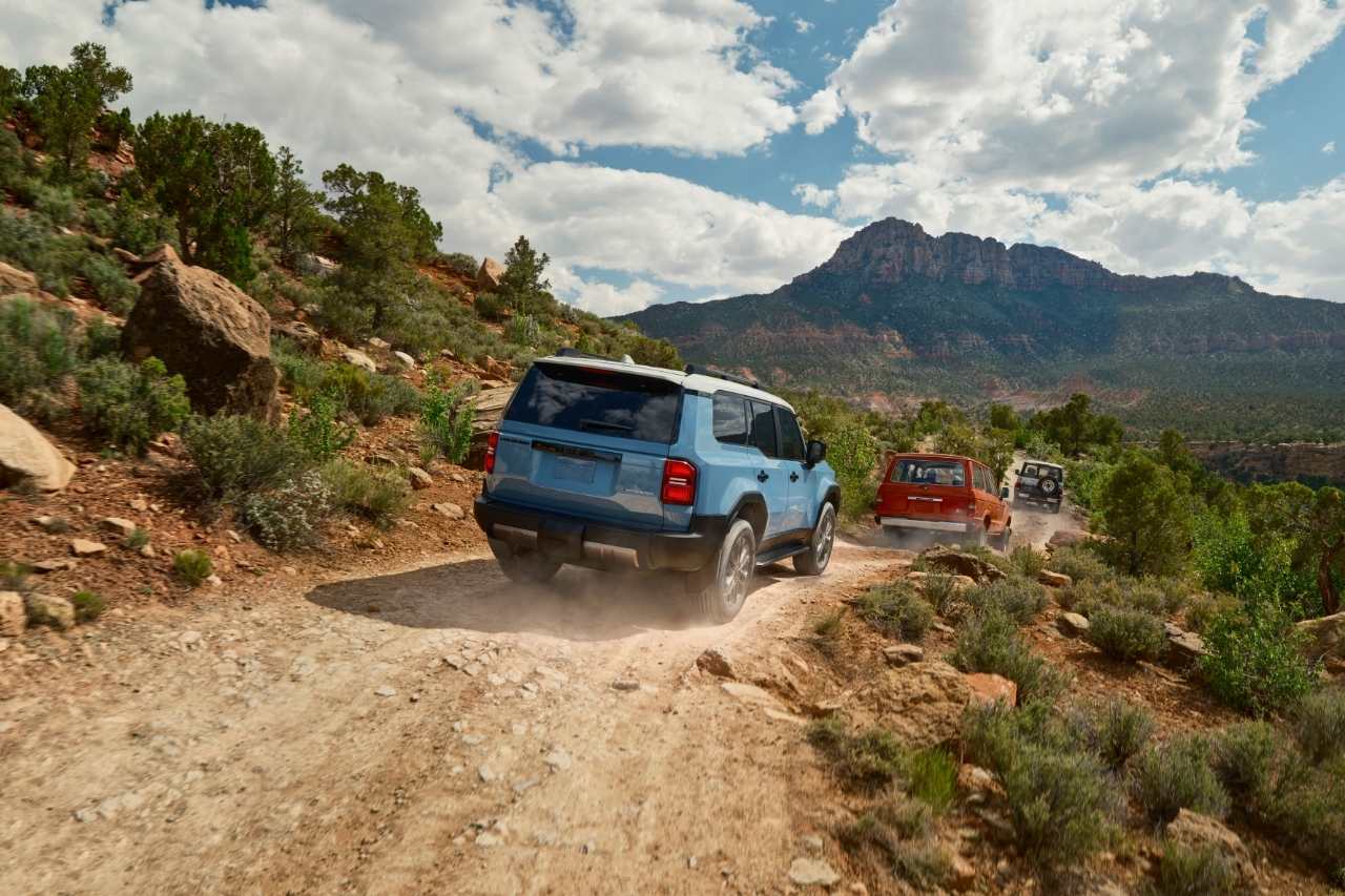 Toyota Land Cruiser vs Toyota 4Runner 9
