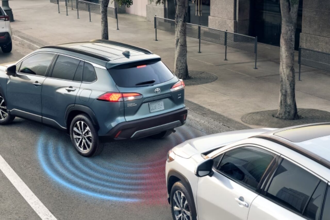 Toyota SUV using Toyota Safety Sense 3.0 with rear cross traffic alert detecting approaching vehicle