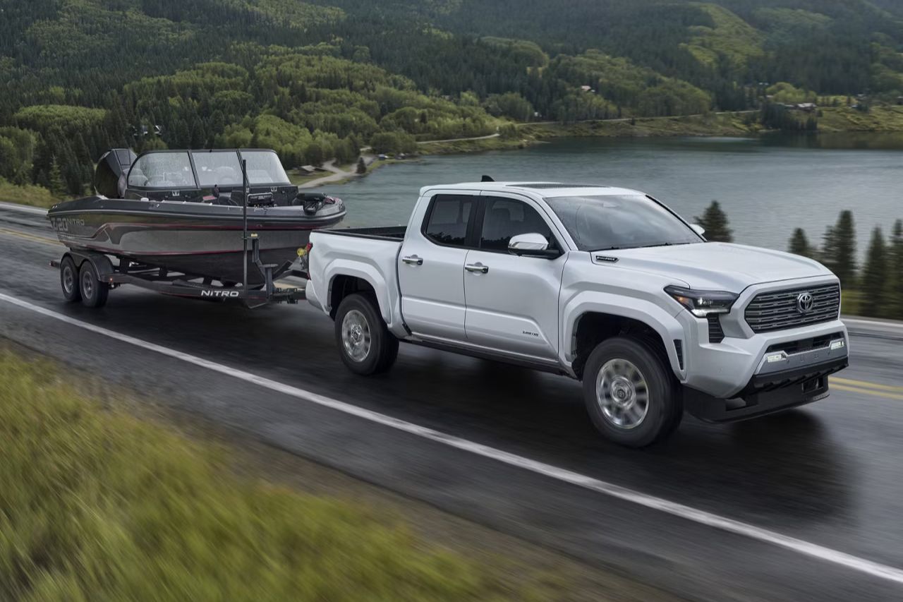 2026 Toyota Tacoma vs 2026 Toyota Tundra: What’s the Difference for Edmonton Truck Buyers?
